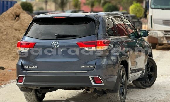Buy Import Toyota Highlander Silver Car in Dakar in Dakar Buy Import Toyota Highlander Silver Car in Dakar in Dakar