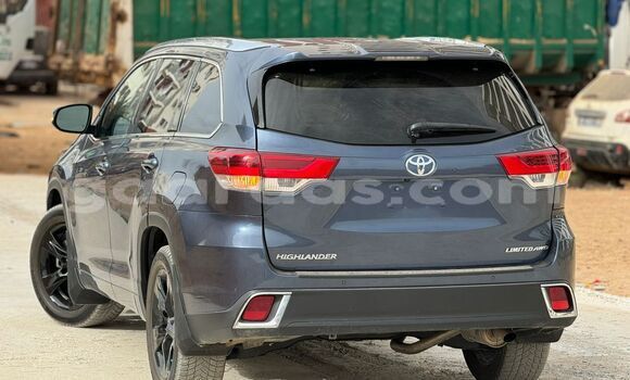 Buy Import Toyota Highlander Silver Car in Dakar in Dakar Buy Import Toyota Highlander Silver Car in Dakar in Dakar