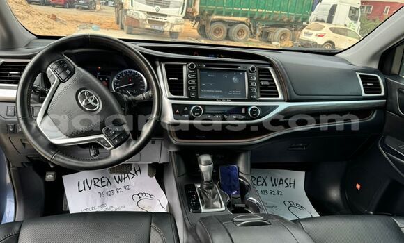 Buy Import Toyota Highlander Silver Car in Dakar in Dakar Buy Import Toyota Highlander Silver Car in Dakar in Dakar