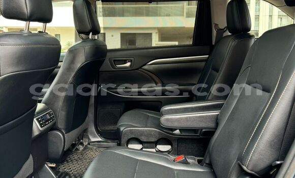 Buy Import Toyota Highlander Silver Car in Dakar in Dakar Buy Import Toyota Highlander Silver Car in Dakar in Dakar