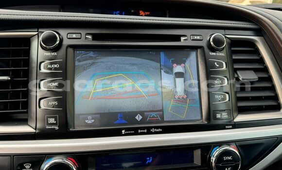 Buy Import Toyota Highlander Silver Car in Dakar in Dakar Buy Import Toyota Highlander Silver Car in Dakar in Dakar