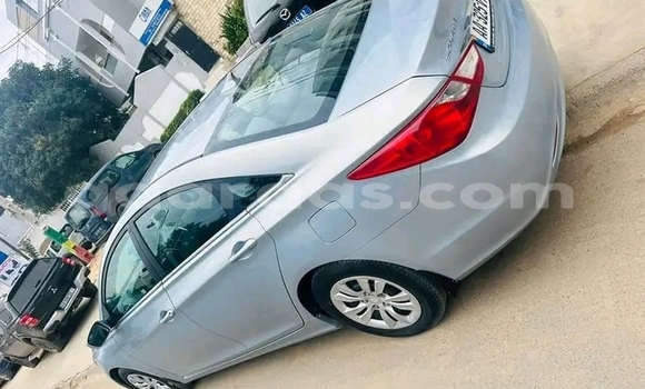 Acheter Occasion Voiture Hyundai Sonata Blanc à Gollere, Saint Louis Acheter Occasion Voiture Hyundai Sonata Blanc à Gollere, Saint Louis