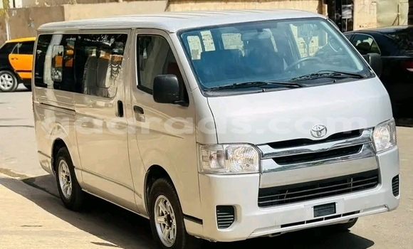 Acheter Occasion Voiture Toyota Hiace Blanc à Dahra, Louga Acheter Occasion Voiture Toyota Hiace Blanc à Dahra, Louga
