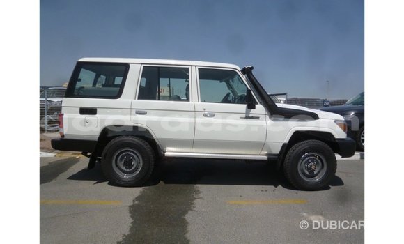 Acheter Import Utilitaire Toyota Land Cruiser Blanc à Import - Dubai, Dakar Acheter Import Utilitaire Toyota Land Cruiser Blanc à Import - Dubai, Dakar