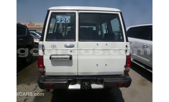 Acheter Import Utilitaire Toyota Land Cruiser Blanc à Import - Dubai, Dakar Acheter Import Utilitaire Toyota Land Cruiser Blanc à Import - Dubai, Dakar