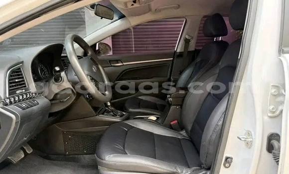 Acheter Occasion Voiture Hyundai Avante Blanc à Dakar, Dakar