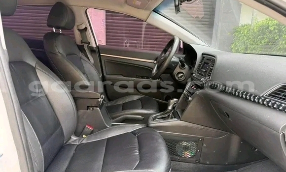 Buy Used Hyundai Avante White Car in Dakar in Dakar Buy Used Hyundai Avante White Car in Dakar in Dakar