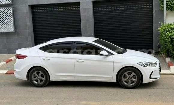 Buy Used Hyundai Avante White Car in Dakar in Dakar Buy Used Hyundai Avante White Car in Dakar in Dakar