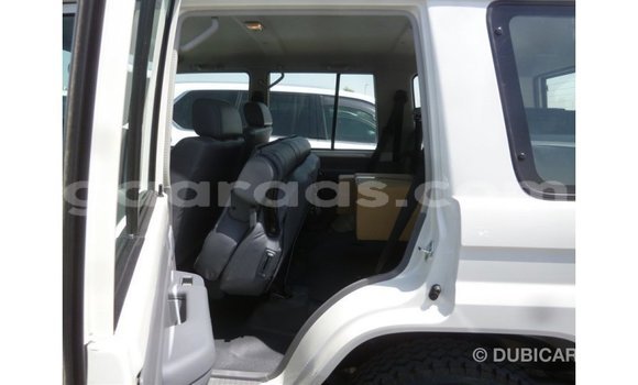 Acheter Import Utilitaire Toyota Land Cruiser Blanc à Import - Dubai, Dakar Acheter Import Utilitaire Toyota Land Cruiser Blanc à Import - Dubai, Dakar