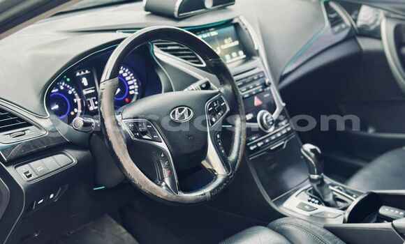 Buy Import Hyundai Grandeur Silver Car in Dakar in Dakar Buy Import Hyundai Grandeur Silver Car in Dakar in Dakar