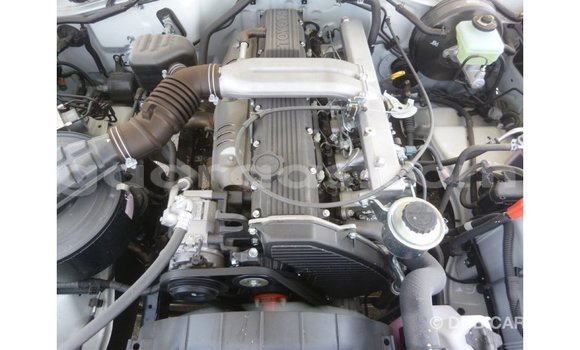 Acheter Import Utilitaire Toyota Land Cruiser Blanc à Import - Dubai, Dakar Acheter Import Utilitaire Toyota Land Cruiser Blanc à Import - Dubai, Dakar