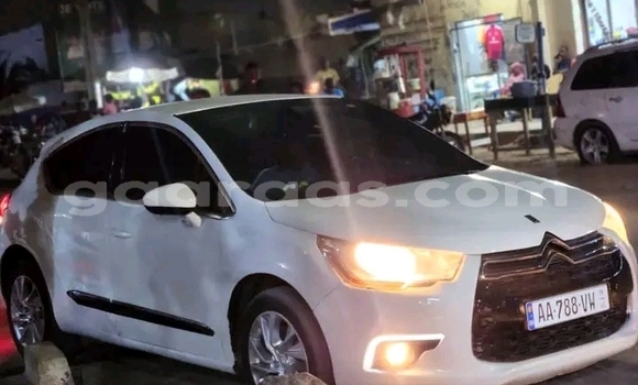 Acheter Occasion Voiture Citroen DS4 Blanc à Dakar, Dakar Acheter Occasion Voiture Citroen DS4 Blanc à Dakar, Dakar