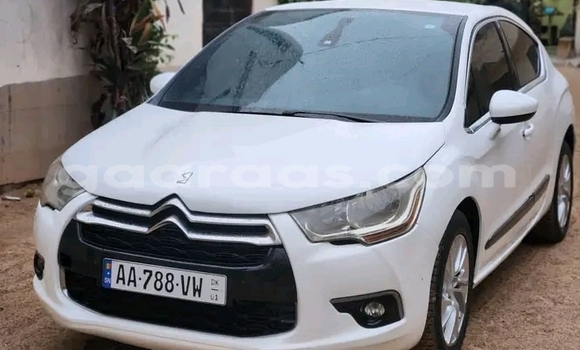 Acheter Occasion Voiture Citroen DS4 Blanc à Dakar, Dakar Acheter Occasion Voiture Citroen DS4 Blanc à Dakar, Dakar