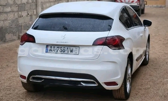 Acheter Occasion Voiture Citroen DS4 Blanc à Dakar, Dakar Acheter Occasion Voiture Citroen DS4 Blanc à Dakar, Dakar