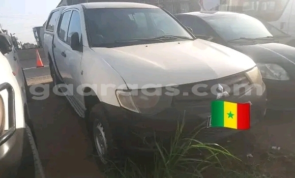 Dieundeu Occasion Mitsubishi L200 White Auto in Dakar in Dakar Dieundeu Occasion Mitsubishi L200 White Auto in Dakar in Dakar