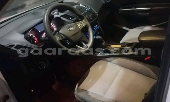 Acheter Occasion Voiture Ford Escape Blanc à Dakar, Dakar Acheter Occasion Voiture Ford Escape Blanc à Dakar, Dakar