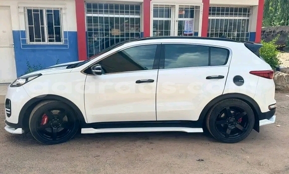 Buy Used Kia Sportage White Car in Dakar in Dakar Buy Used Kia Sportage White Car in Dakar in Dakar