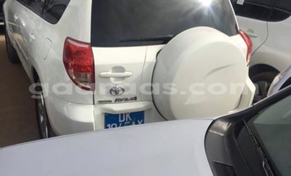 Acheter Occasion Voiture Toyota RAV4 Blanc à Gueule Tapee Fass Colobane au Dakar Acheter Occasion Voiture Toyota RAV4 Blanc à Gueule Tapee Fass Colobane au Dakar