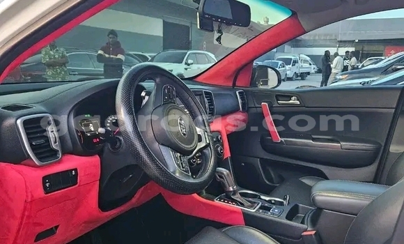 Buy Used Kia Sportage White Car in Damniadio in Dakar Buy Used Kia Sportage White Car in Damniadio in Dakar