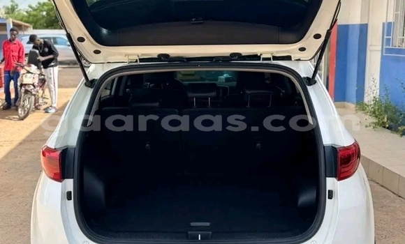 Buy Used Kia Sportage White Car in Damniadio in Dakar Buy Used Kia Sportage White Car in Damniadio in Dakar