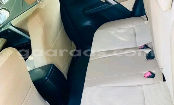 Acheter Occasion Voiture Toyota RAV4 Blanc à Gossas, Fatick