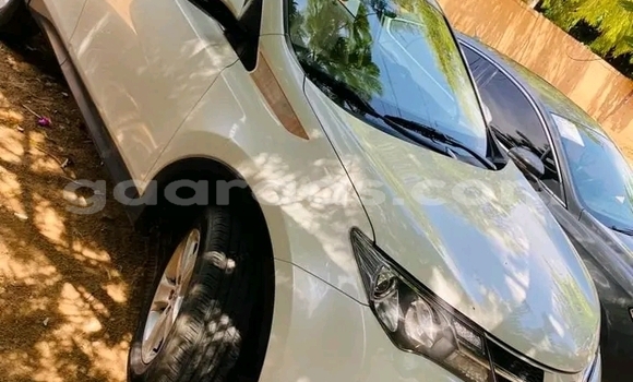 Acheter Occasion Voiture Toyota RAV4 Blanc à Gossas, Fatick Acheter Occasion Voiture Toyota RAV4 Blanc à Gossas, Fatick