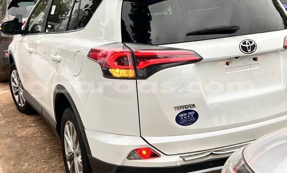 Acheter Import Voiture Toyota RAV4 Blanc à Dakar, Dakar Acheter Import Voiture Toyota RAV4 Blanc à Dakar, Dakar