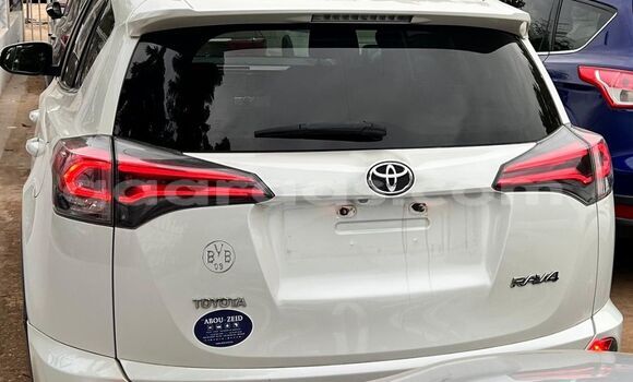Acheter Import Voiture Toyota RAV4 Blanc à Dakar, Dakar Acheter Import Voiture Toyota RAV4 Blanc à Dakar, Dakar