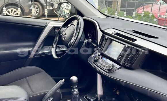 Acheter Import Voiture Toyota RAV4 Blanc à Dakar, Dakar Acheter Import Voiture Toyota RAV4 Blanc à Dakar, Dakar