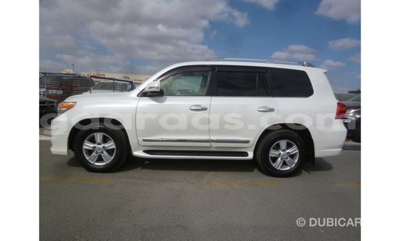 Acheter Import Utilitaire Toyota Land Cruiser Blanc à Import - Dubai, Dakar Acheter Import Utilitaire Toyota Land Cruiser Blanc à Import - Dubai, Dakar