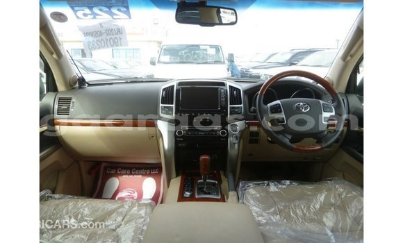 Acheter Import Utilitaire Toyota Land Cruiser Blanc à Import - Dubai, Dakar Acheter Import Utilitaire Toyota Land Cruiser Blanc à Import - Dubai, Dakar