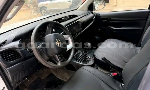 Dieundeu Occasion Toyota Hilux White Auto in Dakar in Dakar Dieundeu Occasion Toyota Hilux White Auto in Dakar in Dakar