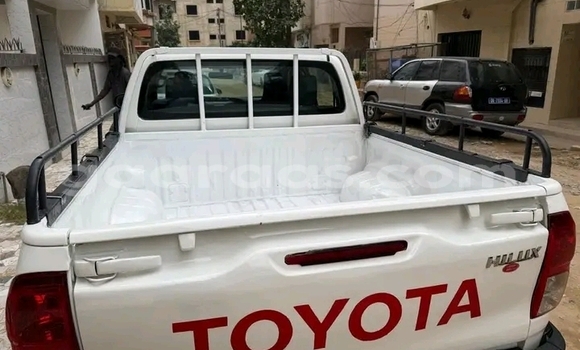 Dieundeu Occasion Toyota Hilux White Auto in Dakar in Dakar Dieundeu Occasion Toyota Hilux White Auto in Dakar in Dakar