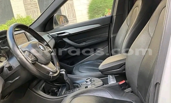 Acheter Occasion Voiture BMW X1 Blanc à Dakar, Dakar Acheter Occasion Voiture BMW X1 Blanc à Dakar, Dakar