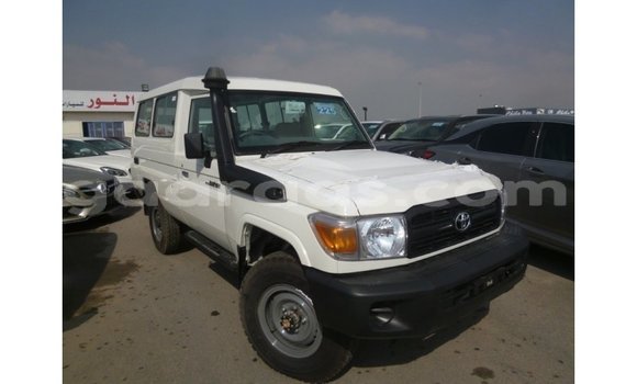 Dieundeu Imported Toyota Land Cruiser White 4x4 in Import - Dubai in Dakar Dieundeu Imported Toyota Land Cruiser White 4x4 in Import - Dubai in Dakar