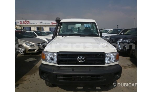 Dieundeu Imported Toyota Land Cruiser White 4x4 in Import - Dubai in Dakar Dieundeu Imported Toyota Land Cruiser White 4x4 in Import - Dubai in Dakar