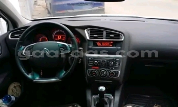 Acheter Occasion Voiture Citroen C4 Blanc à Dakar, Dakar Acheter Occasion Voiture Citroen C4 Blanc à Dakar, Dakar