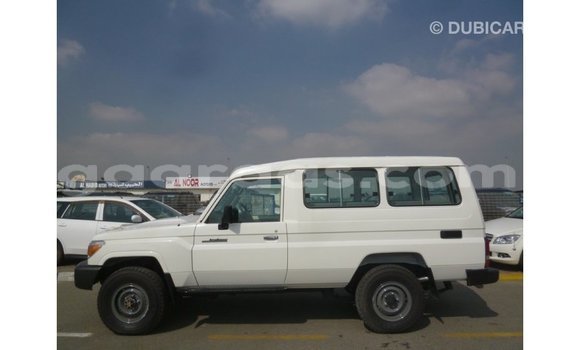 Dieundeu Imported Toyota Land Cruiser White 4x4 in Import - Dubai in Dakar Dieundeu Imported Toyota Land Cruiser White 4x4 in Import - Dubai in Dakar