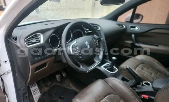 Acheter Occasion Voiture Citroen DS4 Blanc à Dakar, Dakar Acheter Occasion Voiture Citroen DS4 Blanc à Dakar, Dakar