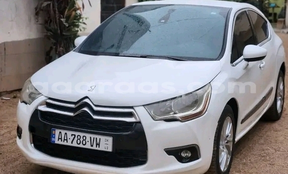 Acheter Occasion Voiture Citroen DS4 Blanc à Dakar, Dakar Acheter Occasion Voiture Citroen DS4 Blanc à Dakar, Dakar