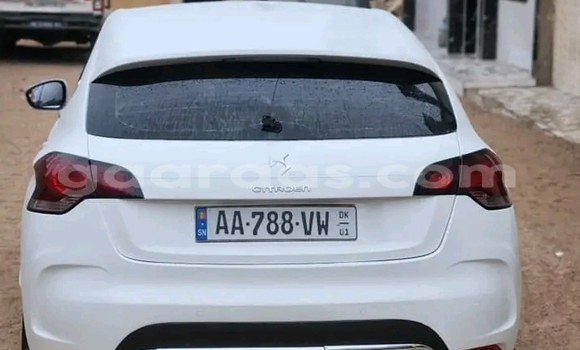 Acheter Occasion Voiture Citroen DS4 Blanc à Dakar, Dakar Acheter Occasion Voiture Citroen DS4 Blanc à Dakar, Dakar