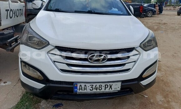 Dieundeu Occasion Hyundai Santa Fe White Auto in Dakar in Dakar Dieundeu Occasion Hyundai Santa Fe White Auto in Dakar in Dakar