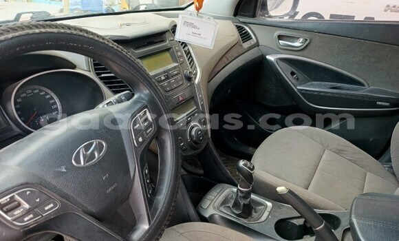 Dieundeu Occasion Hyundai Santa Fe White Auto in Dakar in Dakar Dieundeu Occasion Hyundai Santa Fe White Auto in Dakar in Dakar