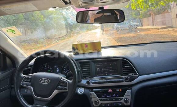 Dieundeu Occasion Hyundai Elantra White Auto in Dakar in Dakar Dieundeu Occasion Hyundai Elantra White Auto in Dakar in Dakar