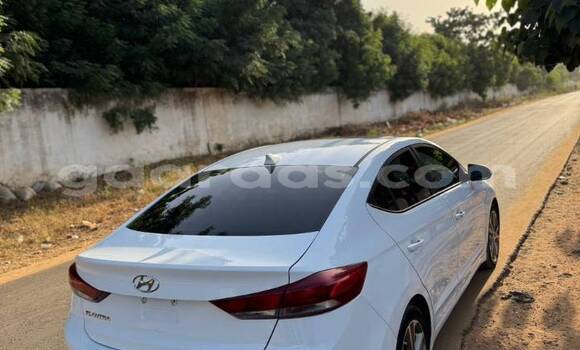 Dieundeu Occasion Hyundai Elantra White Auto in Dakar in Dakar Dieundeu Occasion Hyundai Elantra White Auto in Dakar in Dakar