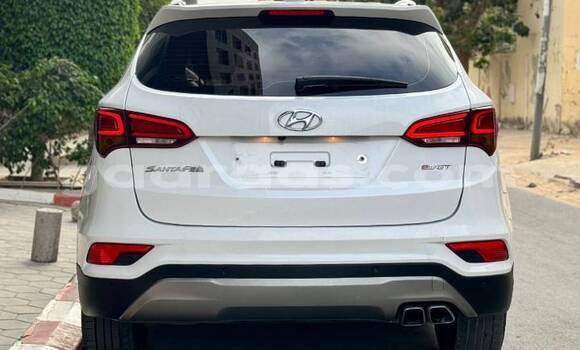 Dieundeu Occasion Hyundai Santa Fe White Auto in Dakar in Dakar Dieundeu Occasion Hyundai Santa Fe White Auto in Dakar in Dakar
