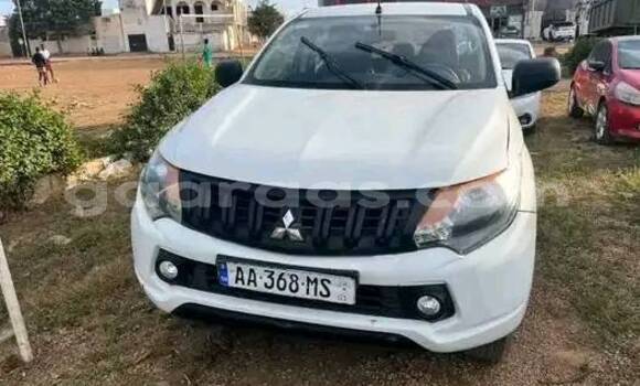 Dieundeu Occasion Mitsubishi Triton White Auto in Dakar in Dakar Dieundeu Occasion Mitsubishi Triton White Auto in Dakar in Dakar