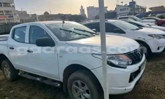 Dieundeu Occasion Mitsubishi Triton White Auto in Dakar in Dakar Dieundeu Occasion Mitsubishi Triton White Auto in Dakar in Dakar