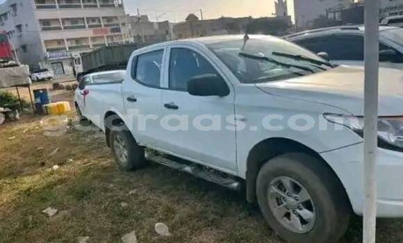 Dieundeu Occasion Mitsubishi Triton White Auto in Dakar in Dakar Dieundeu Occasion Mitsubishi Triton White Auto in Dakar in Dakar