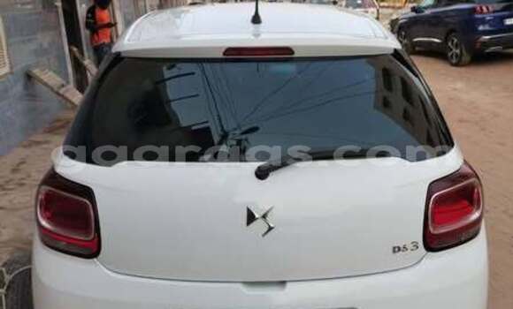 Buy Used Renault Clio White Car in Dakar in Dakar Buy Used Renault Clio White Car in Dakar in Dakar
